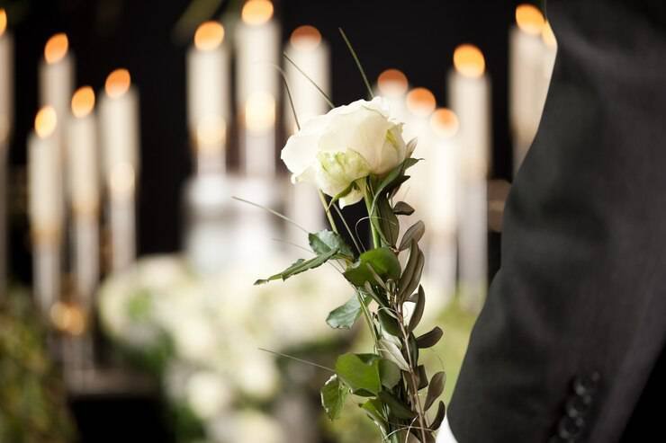 woman-holding-white-flower-funeral woman-holding-white-flower-funeral